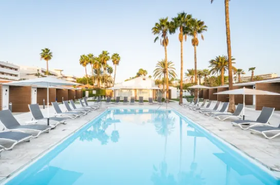 桑諾姆海灘度假村 - 限成人