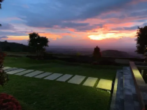 De Villa Cetho Hotel di 