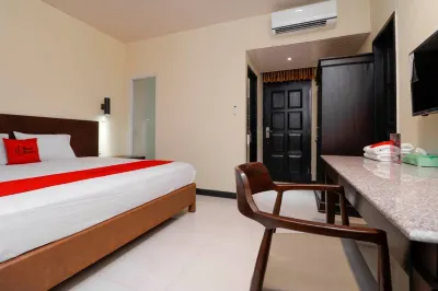 RedDoorz Plus Near Halim Perdanakusuma 2 Hotel dekat Jakarta Online Store