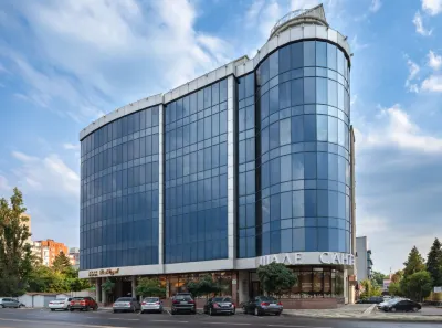 紅皇家飯店 45-Ya Parallel'附近的飯店