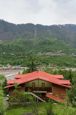 The Pine Chalet Hotels in Old Manali