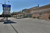 Rodeway Inn Bedford - parking