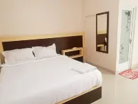 Penginapan Bandara Syariah Hotels in Katapiang