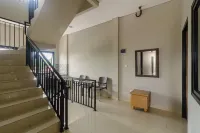 RedDoorz Near Puri Indah Mall Hoteller i Kembangan