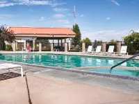 Best Western Plus Lake Front Hotel - piscina