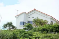 海のそばペンション 琉球苺園周辺のホテル