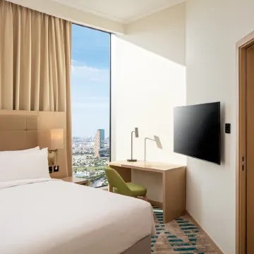 Holiday Inn & Suites DUBAI SCIENCE PARK by IHG Отели рядом с достопримечательностью «Комплекс Дубай-Студио-Сити»