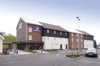 Premier Inn Glastonbury - parking