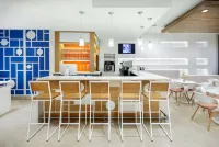 MB Hotel, Trademark Collection by Wyndham - Quầy Bar