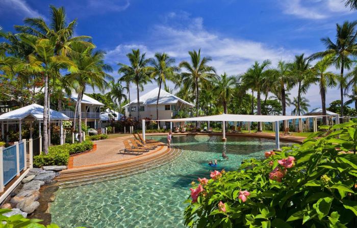 Coral Sands Beachfront Resort