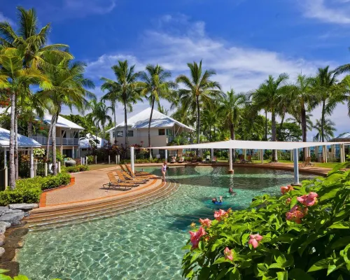 Coral Sands Beachfront Resort Hotels in Trinity Beach