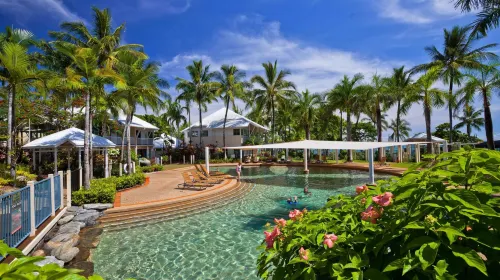 Coral Sands Beachfront Resort