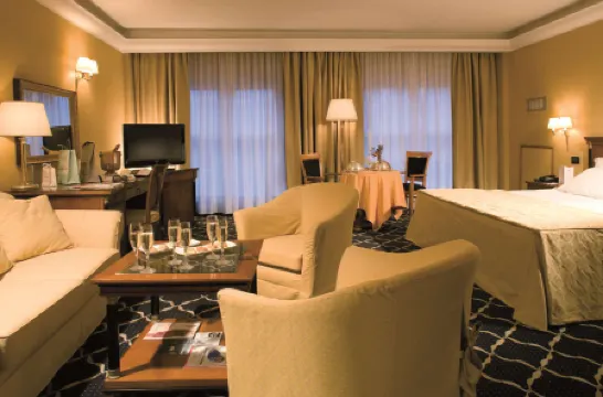 Ramada by Wyndham Naples Отели в г. Неаполь