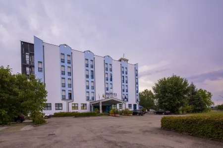 Hotel Persico's Отели рядом с достопримечательностью «Museo Lamborghini»