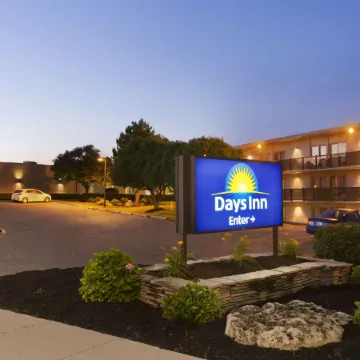 Days Inn by Wyndham London Отели рядом с достопримечательностью «Стадион «Ти-Ди Стэдиум»»