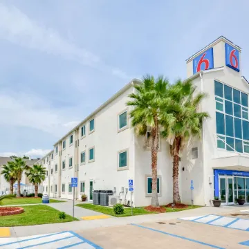 Motel 6 Biloxi, MS - Beach
