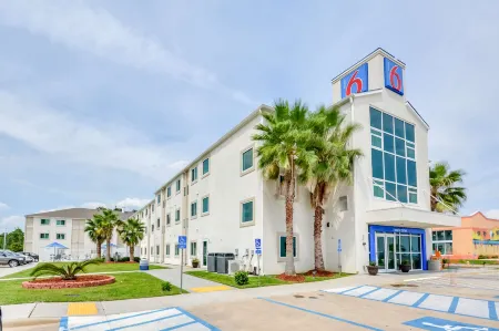 Motel 6 Biloxi, MS - Beach