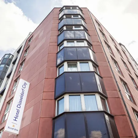 Radisson Hotel Düsseldorf City Center Отели рядом с достопримечательностью «Замок Егерхоф»