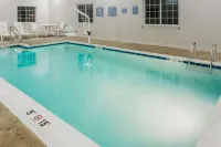 Microtel Inn & Suites by Wyndham Altoona - Pools