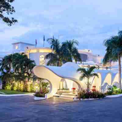 NH Haiti El Rancho Hotel Exterior