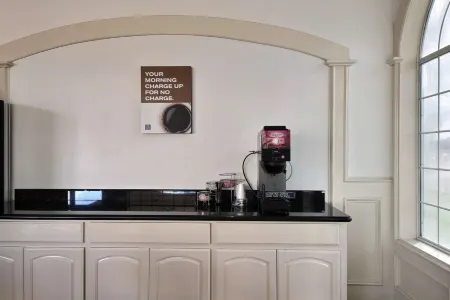 Motel 6 Edinburg, TX Отели рядом с достопримечательностью «IBC Bank»