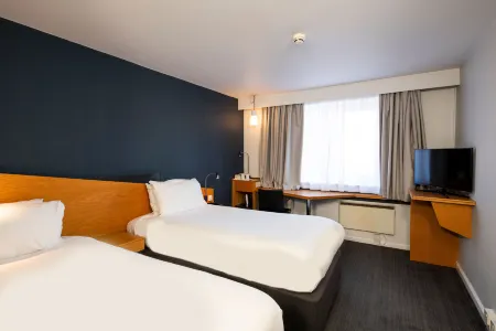 Holiday Inn Express Swansea - East