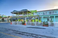 Bright Gulf Coast Escape - 8 Mi to Johns Pass!