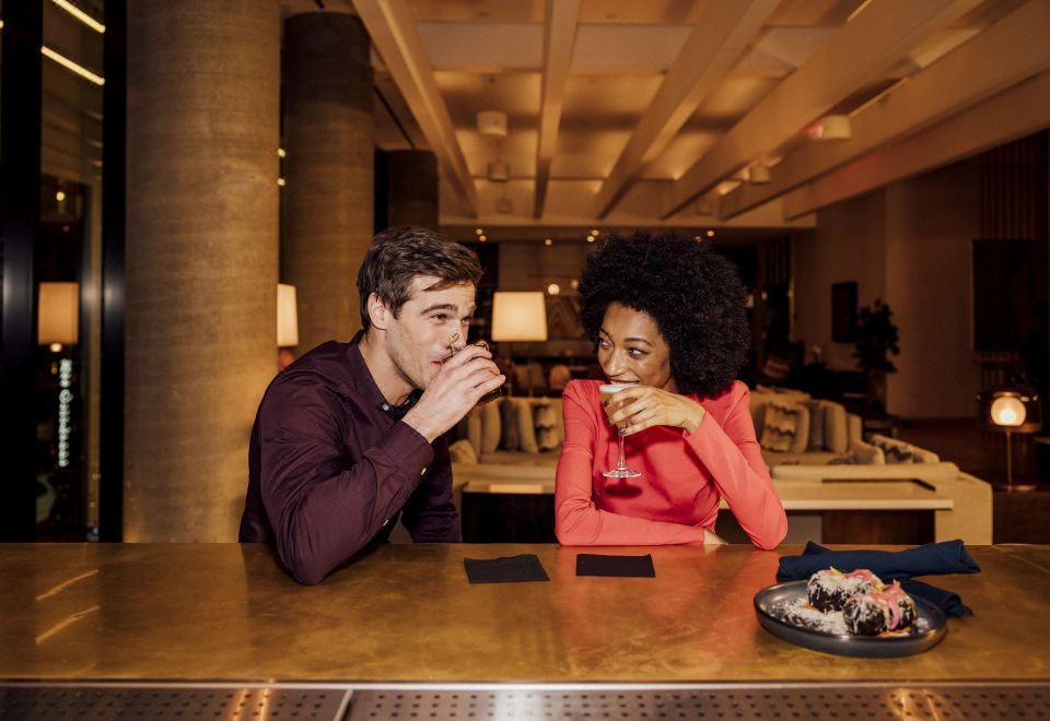 3. 모토 바이 힐튼..