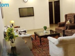 Impeccable 3-Bed Apartment in Lahore