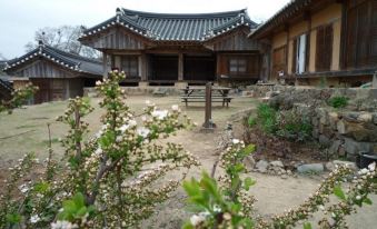 Hyangdan Hanok Guesthouse