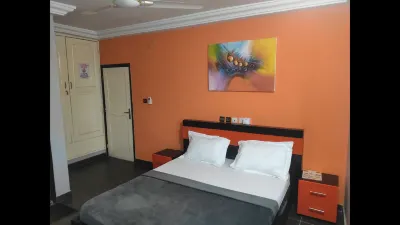 Deluxe Double Bed in Royal Blue Guest House and Bar 02