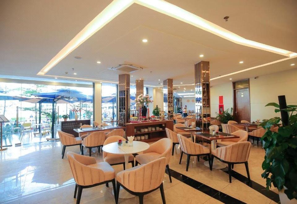 [샌들스 플로라 호텔의 깔끔하고 현대적인 객실 인테리어]