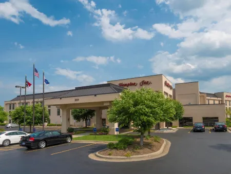 Hampton Inn Mt. Airy Отели рядом с достопримечательностью «Парк Риверсайд»