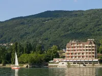 Grand Hotel Bristol Отели рядом с достопримечательностью «Centro Internazionale di Studi Rosminiani»