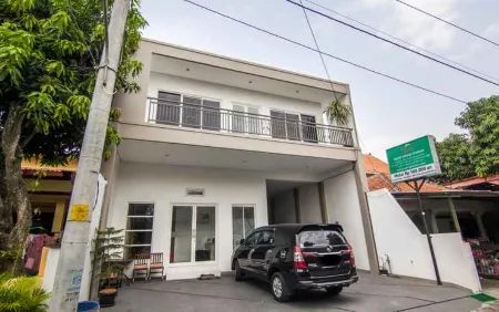 Oemah Djari Guest House Syariah Semarang Отели рядом с достопримечательностью «Tugu Muda»