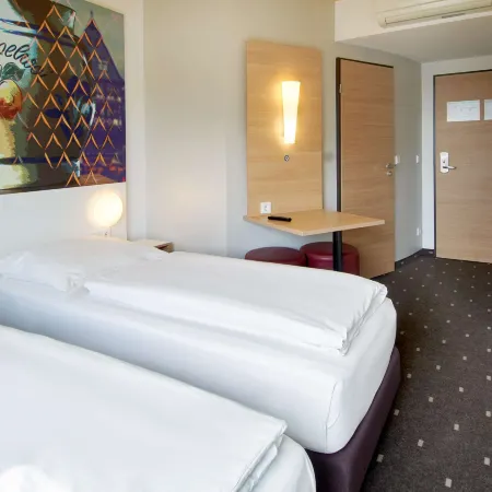 B&B HOTEL Frankfurt-Nord Отели рядом с достопримечательностью «Харнхайм»