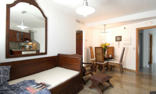 Apartamentos El Tranco del Mar - Housity
