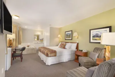 Travelodge by Wyndham Golden Sportsman Lodge