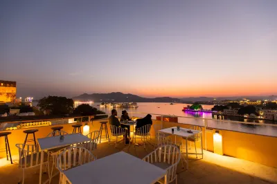 Hostel Mantra Hotels near Sunset point