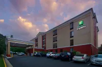 Holiday Inn Express Fairfax - Arlington Boulevard