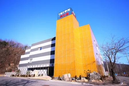 Mungyeong Myeongpum Hotel Geonilla Отели рядом с достопримечательностью «Mungyeong Saejae»