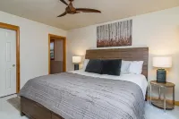Golden Summit by AvantStay Stunning Secluded Cabin w Access to Tahoe Donner