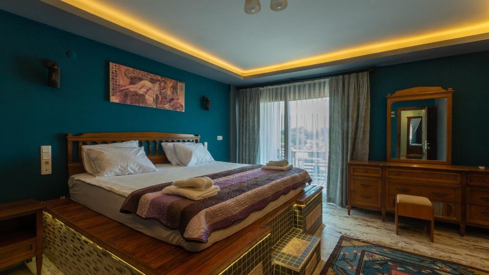 Rebetika Hotel & Bistro