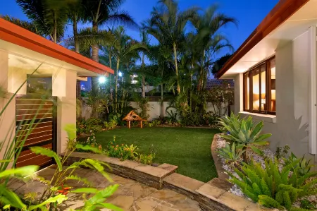 Zen at Broadbeach Waters Отели рядом с достопримечательностью «Библиотека Бродбич»