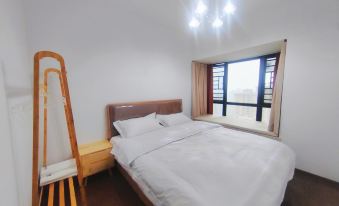 Shiqishe Homestay (Liangtan Road)