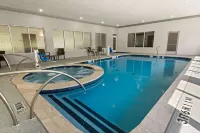 Comfort Suites - Pools