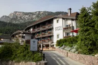 Hotel Tyrol Hotels near Passo Gardena Prato