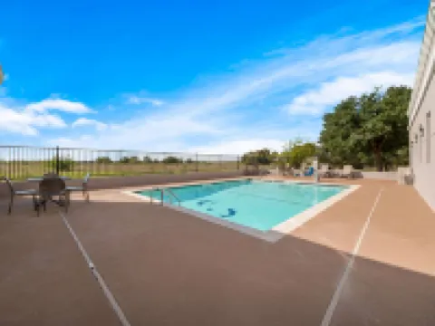 舒適套房酒店 巴斯特羅普縣酒店