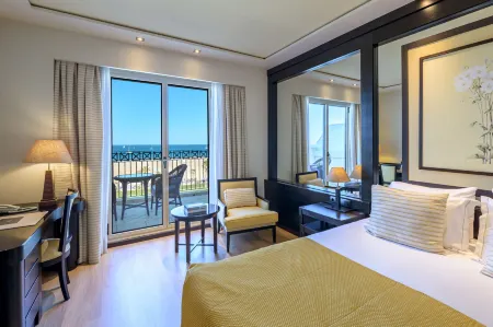 Las Arenas Balneario Resort