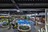 Radisson Hotel Montreal Airport - Pools